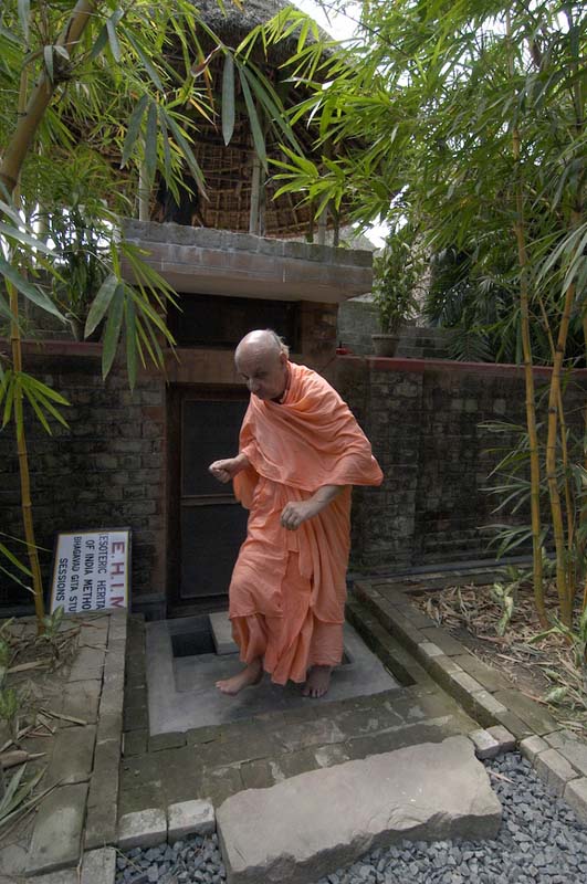 hut_Mayapur_2005_to_2007_04